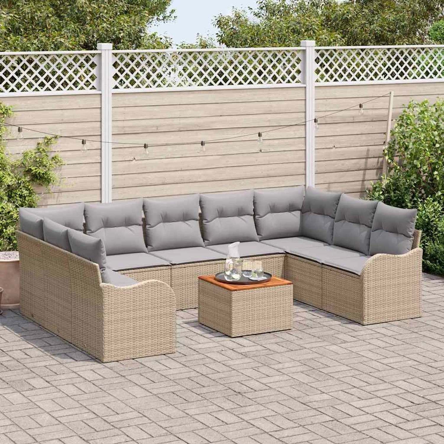 Beiges vidaXL Garten-Sofa-Set, 10-teilig, mit hellgrauen Kissen und Rattan-Optik.