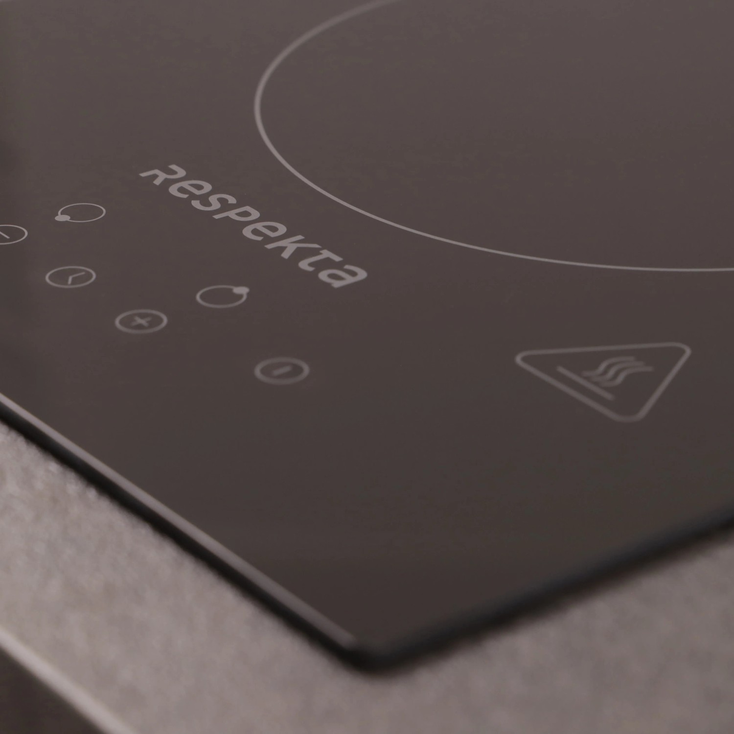 Detailaufnahme: Respekta Domino-Induktionskochfeld Ben 29 cm mit Touch Control und Restwärmeanzeige.