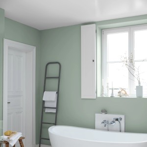 Badezimmer mit Wandfarbe Alpina Feine Farben Sanfter Morgentau® Grau-Grün.