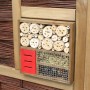 T & J Insektenhaus Labo-3D aus Weide, braun gebeizt, mit Füllmaterial für Insekten.