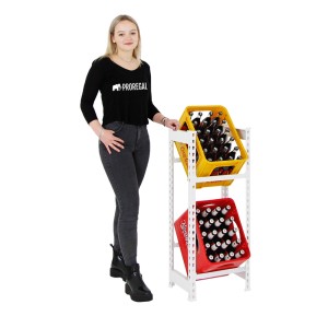 Weißes PROREGAL Getränkekistenregal mit zwei Ebenen, bestückt mit gelber und roter Kiste.