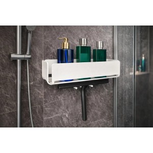Weiße Radius Design Duschablage 30cm aus Aluminium, klebend montiert in Dusche, mit Shampoo, Duschgel und Abzieher.