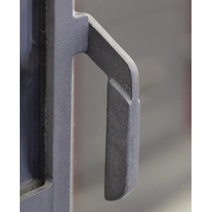 Detailaufnahme: Griff des Wamsler Werkstattofens RH 6F Lavendel aus Stahl.