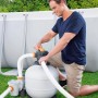 Bestway Flowclear Sandfilteranlage im Einsatz am Pool. Poolfilter mit Zeitschaltuhr.