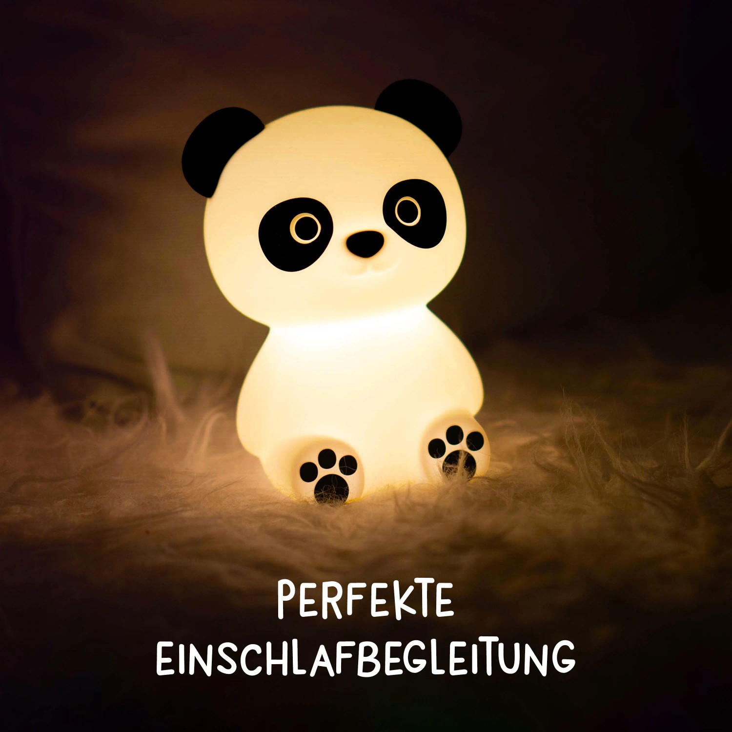 MegaLight LED Nachtlicht Paddy Panda, dimmbar, leuchtet warmweiß auf weichem Untergrund. Ideal für Kinderzimmer.