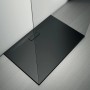 Rechteckige, schwarze Ideal Standard Duschwanne Extraflach 120x80 cm im Badezimmer.