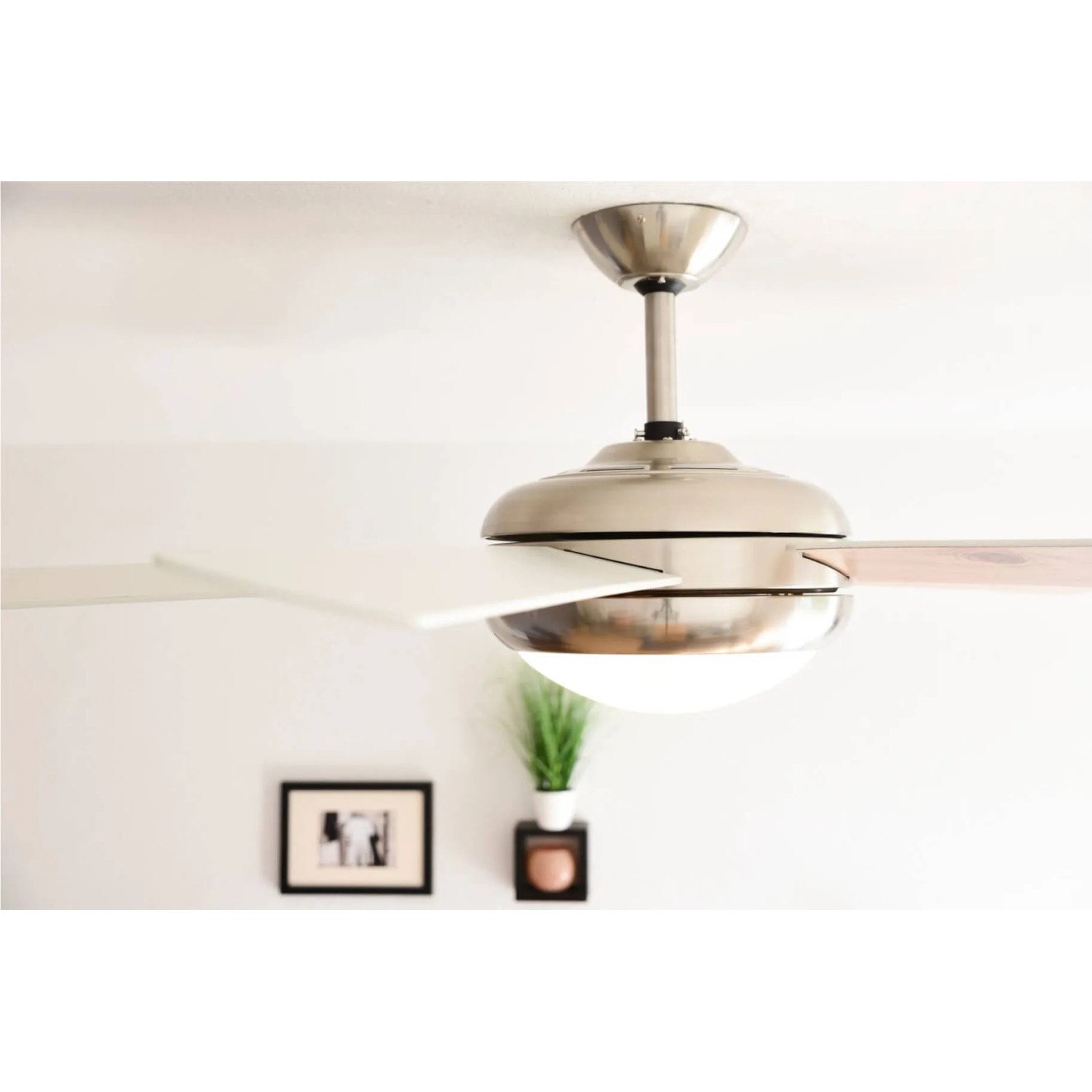 AIRERYDER Deckenventilator Ursa mit Licht, Nickel gebürstet, weiße/Pinien Flügel. Ventilator für Zimmer bis 25m².