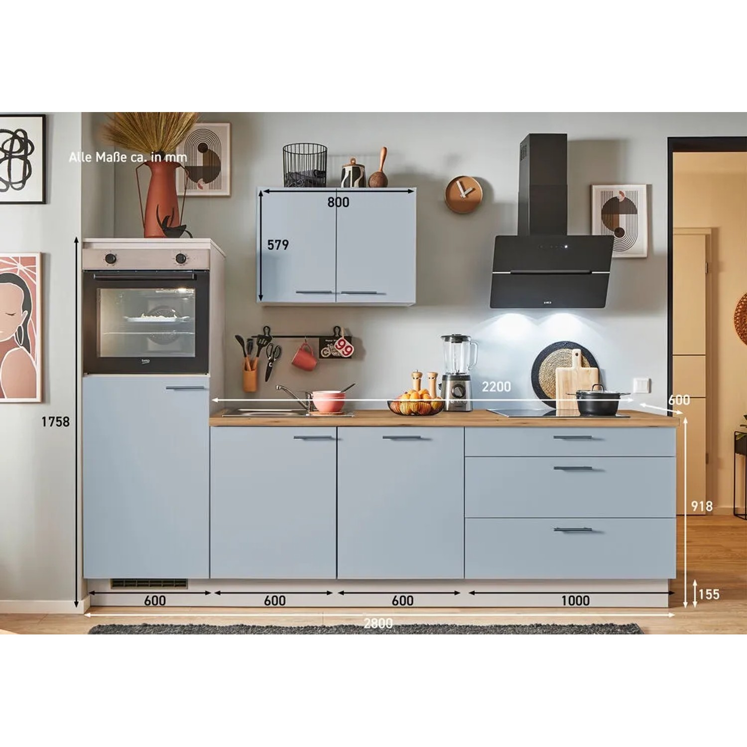 Pino Küchenzeile 280 cm in Pastellblau mit Geräten, Spüle und Dunstabzugshaube.