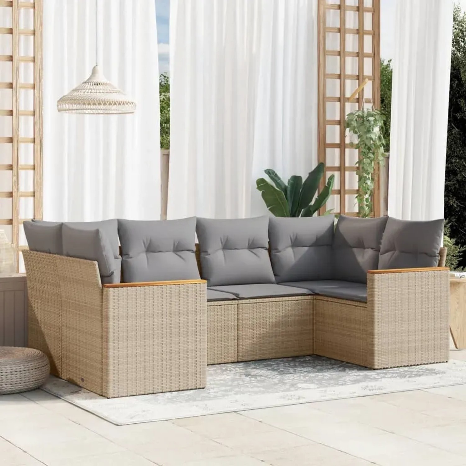 Beige 6-teilige Garten-Sofagarnitur aus Polyrattan mit grauen Kissen. Gartenmöbel für Terrasse und Balkon.