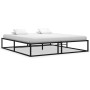 Schwarzes Metall Bettgestell 180x200 cm von vidaXL mit Lattenrost und Kissen.