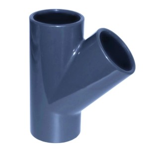Graues PVC-U T-Stück 45° Muffe 40 mm für Poolzubehör. Robustes Fitting für Rohrsysteme, chemikalienbeständig.
