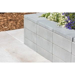 Diephaus Mauerstein Patea Quarz mit Glimmer, graue Mauersteine als Beeteinfassung.