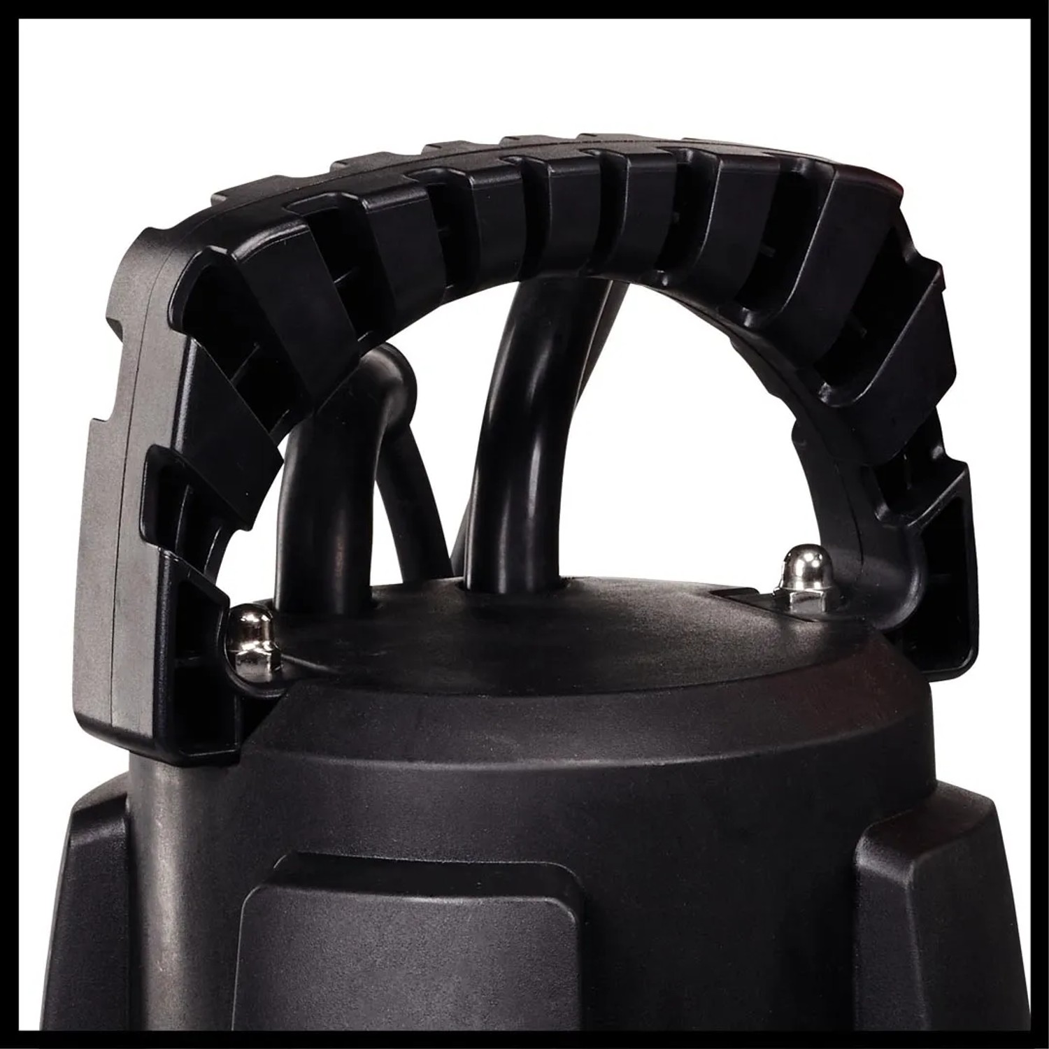 Detailaufnahme der Einhell Schmutzwasserpumpe GC-DP 7035 LL, Fokus auf Tragegriff und Gehäuse.
