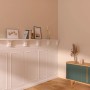 Wohnraum mit Wandgestaltung in Kaschmirbeige und Buntlack von CREATE! by OBI.