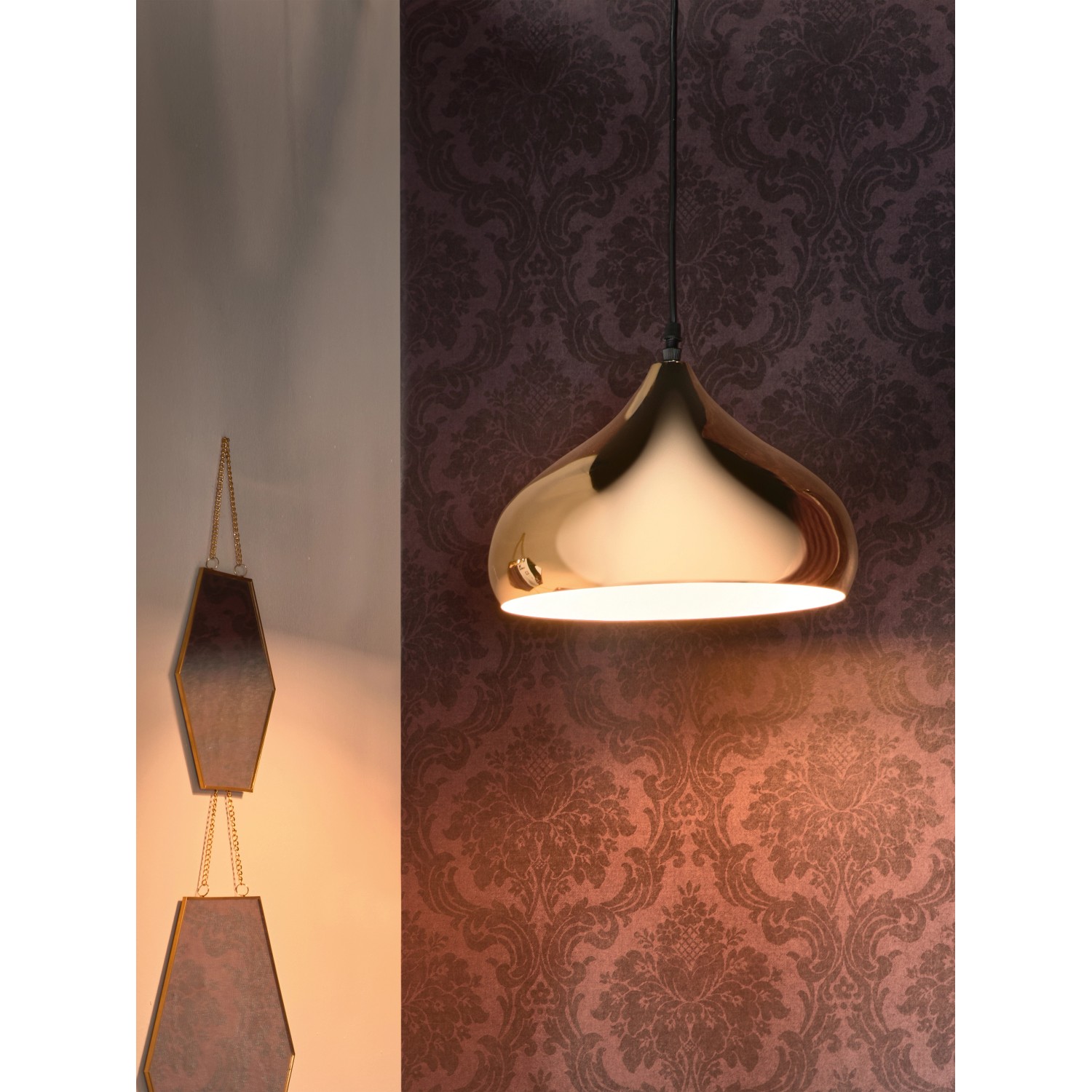 Goldene Pendelleuchte Blush Bordeaux im orientalischen Stil für Wohn- und Essbereich.