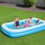 Blauer Bestway Family Pool, 305x183x46 cm, mit spielenden Kindern im Garten.