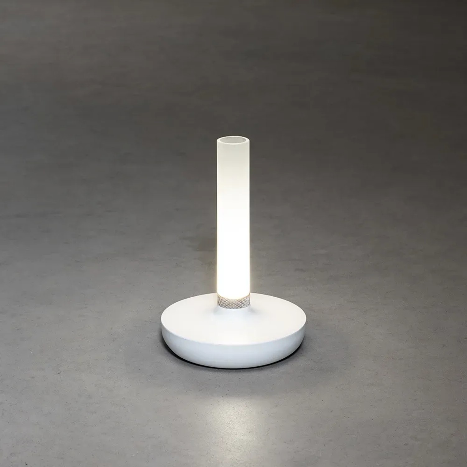 Weiße Konstsmide LED Akku-Vase Biarritz, ø 13,5 cm, Höhe 20,5 cm, für Innen und Außen.