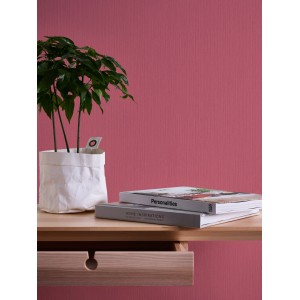 Michalsky Living Change Vliestapete Uni Rot, Detailaufnahme. Dekorative, rote Tapete mit Pflanze und Tisch.