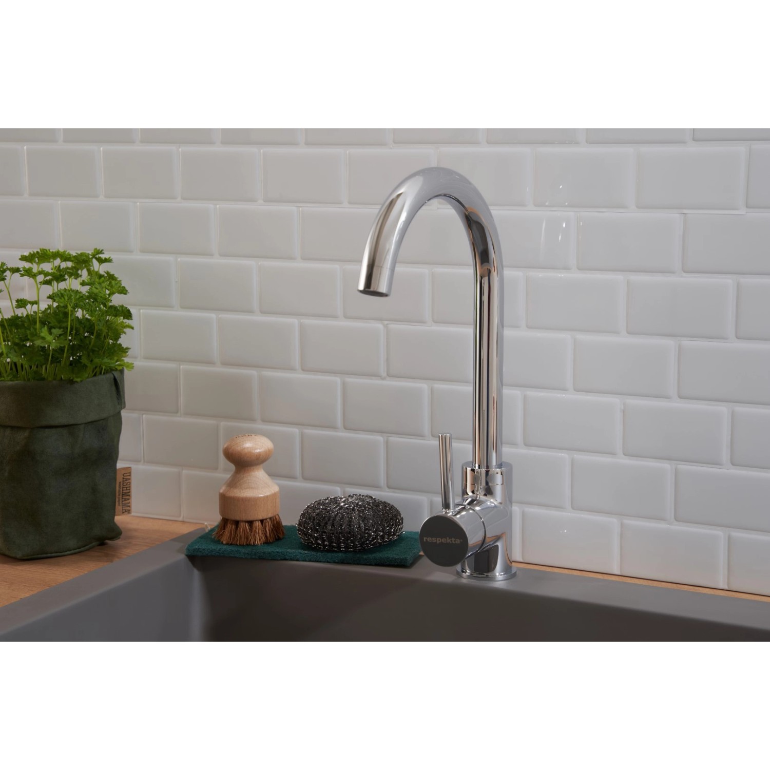 Respekta Einbauspüle Denver, 86x50 cm, Betongrau mit Armatur und Spülutensilien.