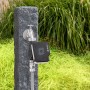 Geka Bewässerungscomputer mit Hahnadapter am Wasserhahn im Garten.
