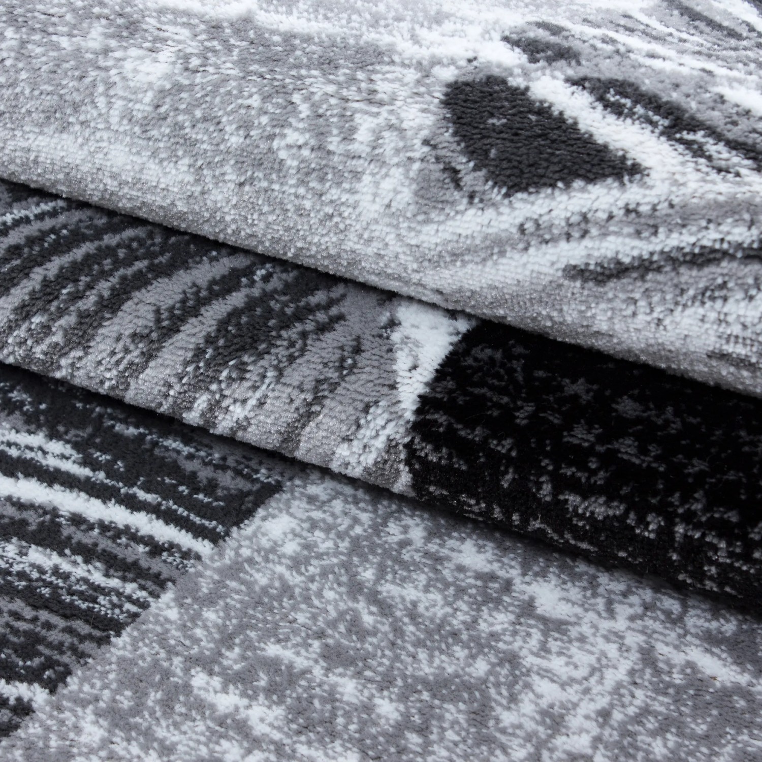 Detailansicht Ayyildiz Kurzflorteppich Parma 9220, schwarz/grau, modernes Muster.