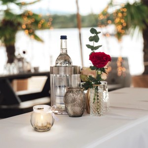 Windlicht Glas transparent, 12er Set, mit Teelicht und Schleife als Tischdeko.