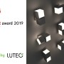 Mehrere Lutec Cuba LED Design Außenwandleuchten mit drehbaren, würfelförmigen Köpfen an einer Wand.