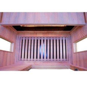 Innenansicht Dewello Infrarotkabine Pierson aus Hemlockholz mit Vollspektrumstrahler.
