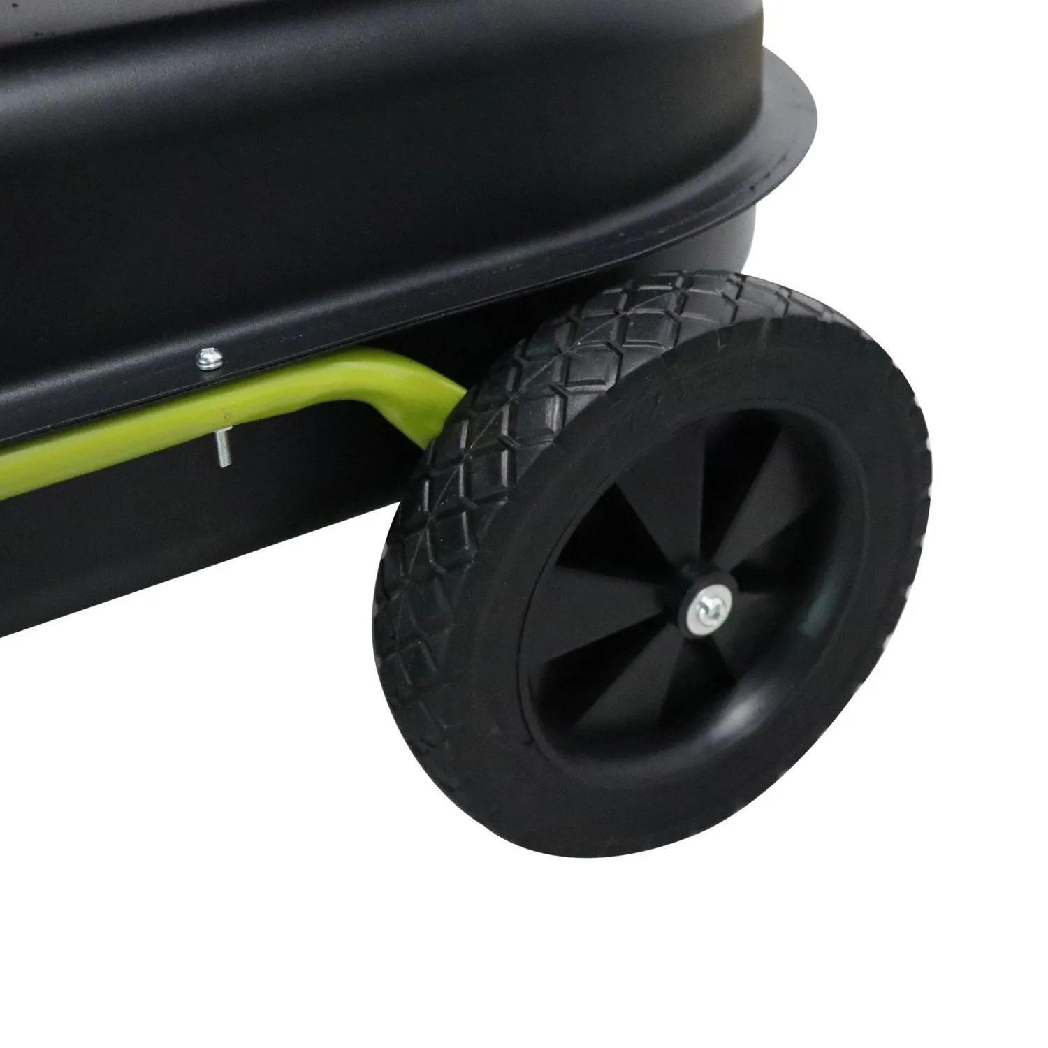 Detailaufnahme: Rad der Tronitechnik Diesel Heizkanone 30kW. Mobiler Heizlüfter für Baustellen und Werkstätten.