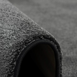 Detailaufnahme: Anthrazitfarbener Snapstyle Hochflor Teppich (160x160cm) mit weichem Velours.
