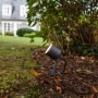 Lutec LED Erdspieß Spot Explorer Gartenstrahler im Garten.