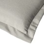 Nahaufnahme der hellgrauen Beautissu Hochlehner Gartenstuhlauflage aus Polyester mit sichtbarer Stofftextur und Stehsaum.