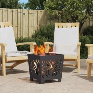Schwarze vidaXL Feuerstelle aus Stahl (40x40x40 cm) mit Flammen und Sitzgelegenheiten im Garten.