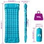 Blaue selbstaufblasende Isomatte mit Kissen für Camping. Aufgeblasen, gerollt in Tasche, Maße sichtbar.