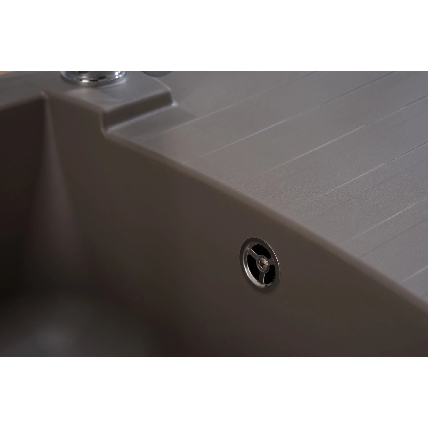 Detailaufnahme: Respekta Einbauspüle Mineralite Boston, 86x50 cm, Betongrau, mit Abfluss.