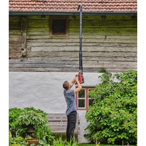 Einhell Dachrinnen-Set für Laubbläser im Einsatz: 5-teiliges Set zur Reinigung von Dachrinnen.