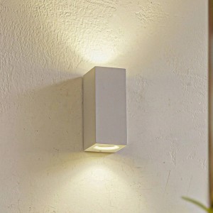 Moderne, weiße Lucande Xava Außenwandleuchte aus Aluminium, 2-flammig mit GU10 Fassung.