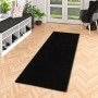 Schwarzer Snapstyle Hochflor Teppichläufer Cottage, 80x240cm, auf hellem Holzboden.