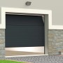 Anthrazitgraues Sektionaltor Noria, 243 cm, teilweise geöffnet, an einer modernen Garage. Garagentor.