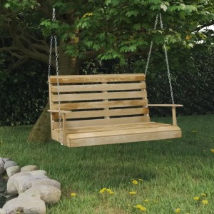 vidaXL Schaukelbank aus imprägniertem Kiefernholz, 110 cm, hängt an Ketten im Garten.