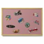 Tulup Magnettafel 60x40 cm in Pastellrosa mit Goldrahmen, dekoriert mit Reisemagneten. Pinnwand für Notizen & Fotos.