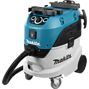 Makita Staubsauger Klasse M, 42 l Nass- und Trockensauger mit blau-weißem Gehäuse und Zubehör.