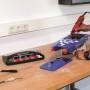 Einhell Multitool TC-MG 135 E beim Bearbeiten eines Modellboots mit Zubehör.