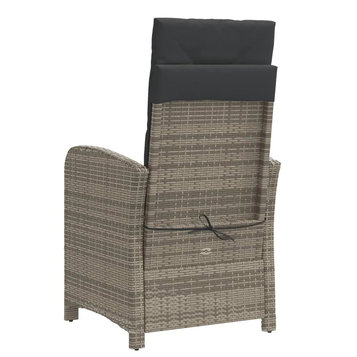 Grauer Poly Rattan Gartensessel mit hoher Rückenlehne und dunklen Kissen, Rückansicht. Bequemer Gartenstuhl.