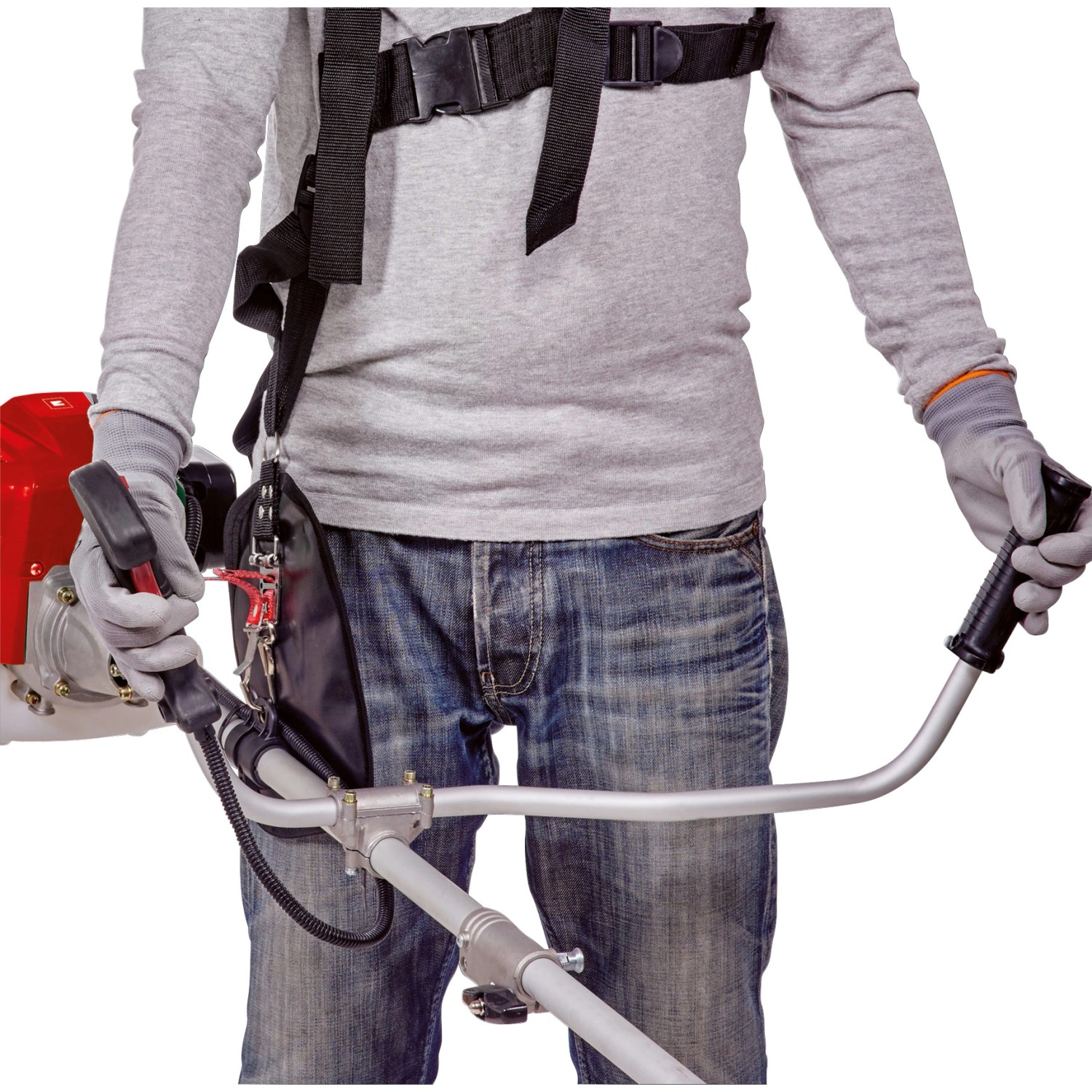 Einhell GC-BC 52 I AS Benzin-Sense mit Tragegurt in Nutzung.