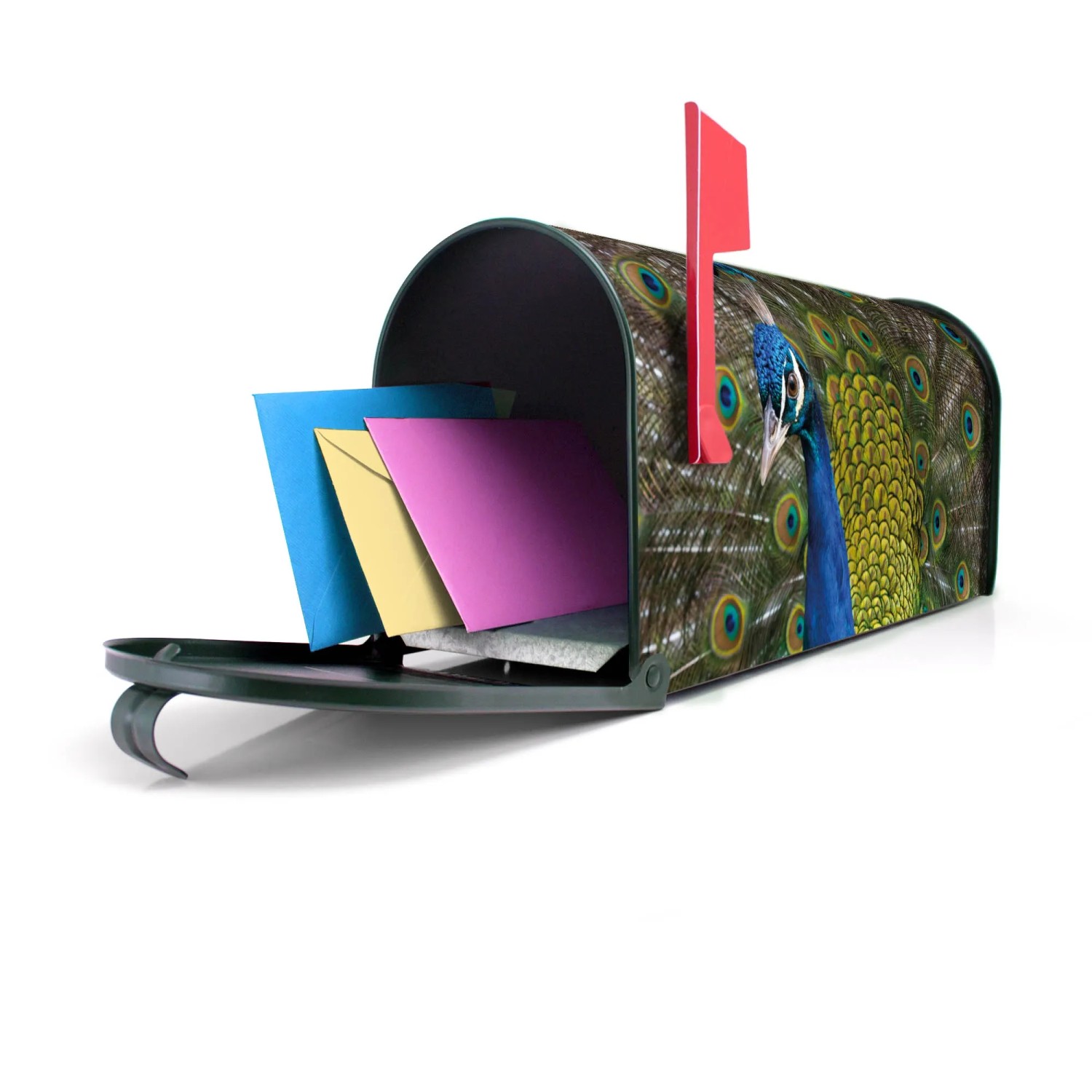 Grüner Banjado US Briefkasten mit Pfau Motiv, gefüllt mit Briefen.