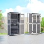 Outsunny Gartenschrank aus Tannenholz, hellgrau, mit Regalen und Fenstern.