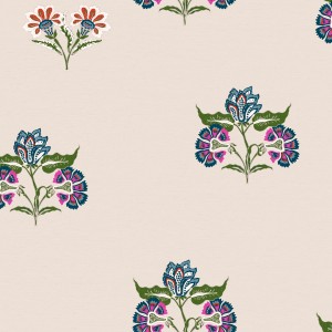 Vliestapete Indienne Block Print Dawn Grey mit floralem Muster in Grau, Blau und Pink.