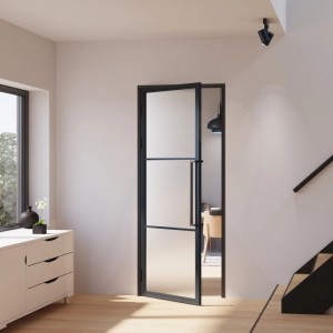 Schwarze inova Loft Glastür mit 3 satinierten Feldern, offen in modernem Raum mit Holzfußboden und Treppe.