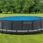 Intex Frame Pool mit blauer Solarplane Ø 488 cm zur Erwärmung des Poolwassers.